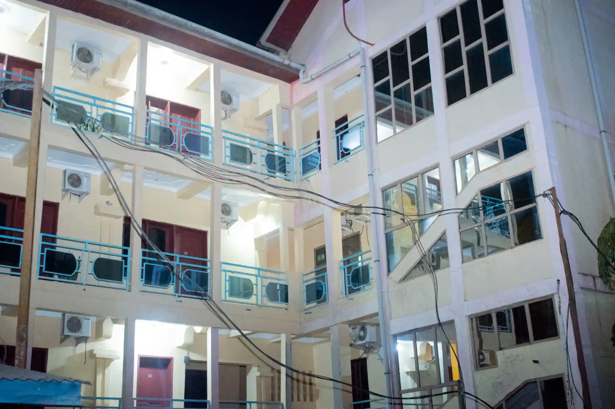 Cour intérieure et galeries de l'hôtel